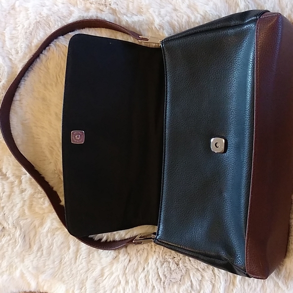 VGUC$$❤️❤️☘️Liz Claiborne vegan leather handbag. - Picture 3 of 13